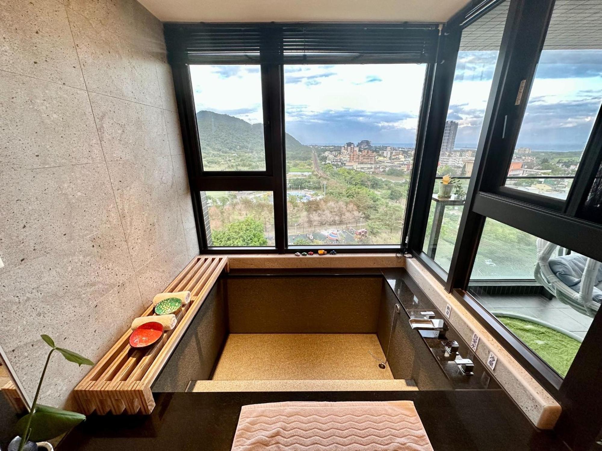 Toucheng Happyhouse頭城黑皮家 附早餐 Appartement Buitenkant foto